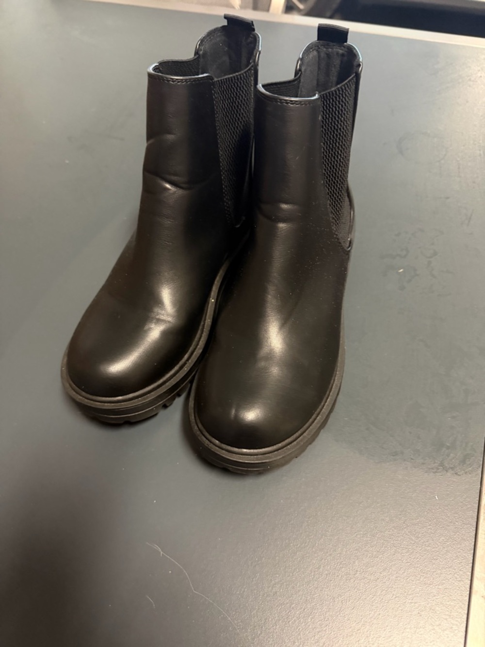 Soda ladies Size 8.5 Black Chelsea Lug Sole Ankle Boots